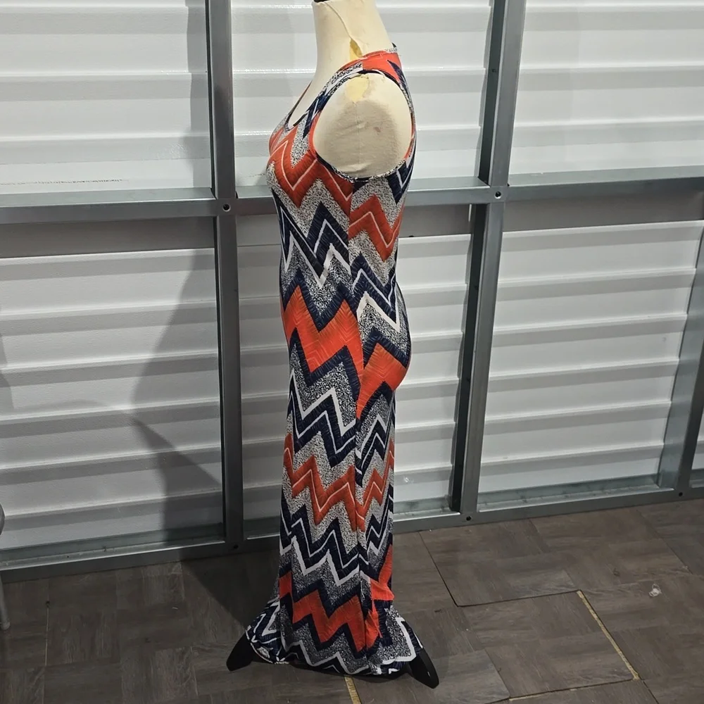 Mlle Gabrielle Chevron Patterened Floor‎ Lenth  Dress Size Small